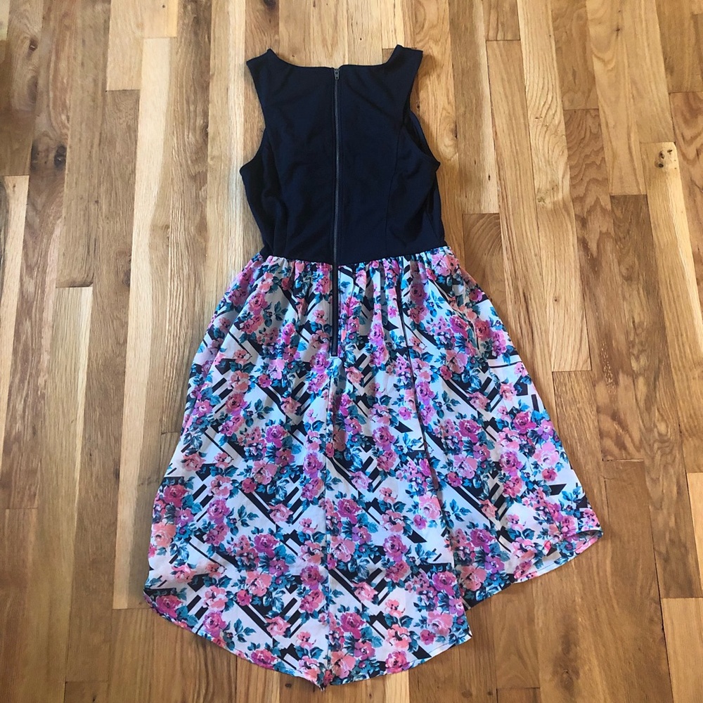 ๐๐ Beautiful Dress ๐๐ - Picture 4 of 5